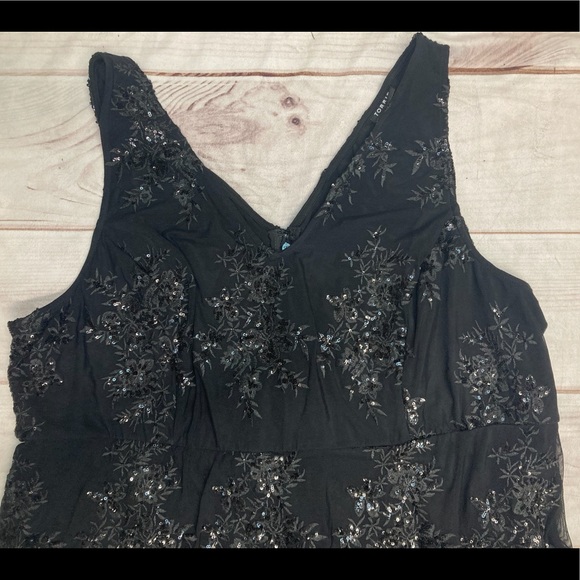NWT $129 Torrid Plus 26 Black V Neck Sequin Embroidered Mesh Skater Flare Dress - Picture 4 of 6